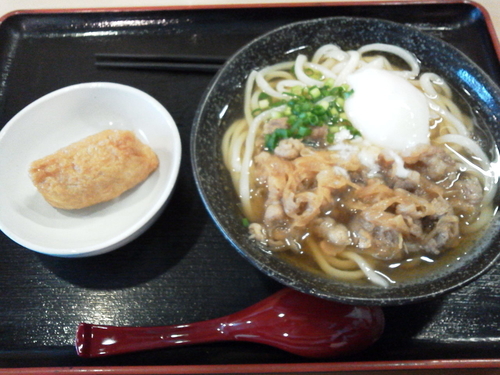 「牛肉玉子うどん＋いなり 790円」@麺天の写真