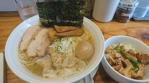 「白醤油らーめん(中)+特製+チャーシューラーメン」@らーめん みき屋の写真