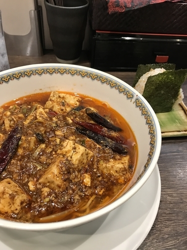 「麻婆豆腐がけタンメン＋おにぎり（サービス）」@雲林坊 日本橋室町店の写真