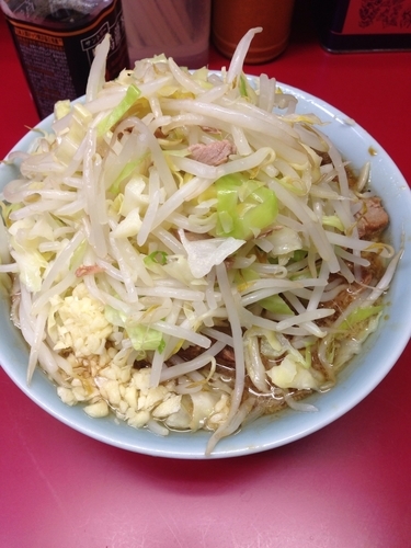「小ラーメン豚入り（ヤサイ、ニンニク）」@ラーメン二郎 中山駅前店の写真