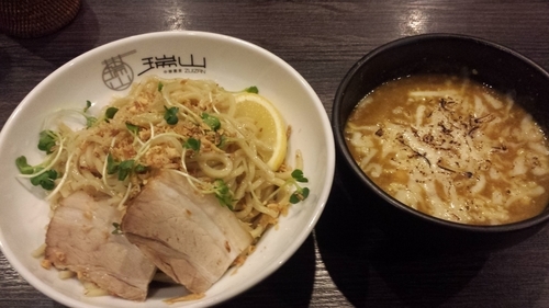 「焦がしチーズのカレーつけ麺830円ラーパス半チャーシュー」@中華蕎麦 瑞山（ZUIZAN）の写真