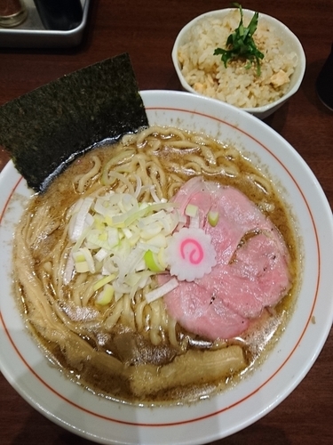 「中華そば 730円 炊き込み飯 100円」@煮干中華そば 鈴蘭 新宿店の写真