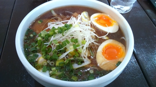 「しょうゆラーメン750円+味玉サービス」@ラーメンの音むら 石狩店の写真
