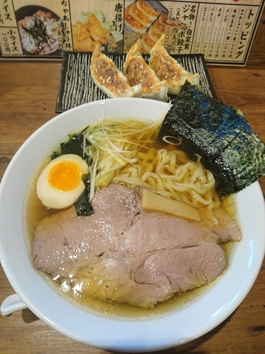 「自家製手打ち醤油らーめん 650円 餃子3ｹ300円」@らーめん 久兵衛の写真