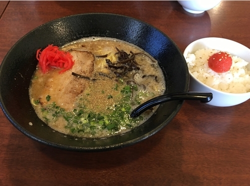 「九州とんこつらぁめん 明太子ご飯」@九州らあめん どん きさろく 八柱店の写真