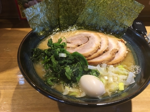「ラーメン＋ほうれん草」@横浜家系ラーメン 辻田家 小山本店の写真
