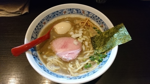 「煮干豚骨味玉ラーメン　870円」@麺処 夏海の写真