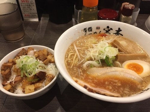 「背脂しょうゆ」@背脂らーめん宮本の写真