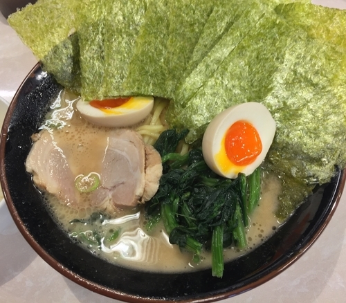 「味玉ラーメン＋海苔＋ライス（￥780＋￥70＋サービス）」@ラーメン豚骨軍団の写真