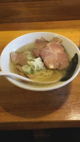 「塩ラーメン+チャーシュー2枚」@上州地鶏ラーメン 翔鶴の写真