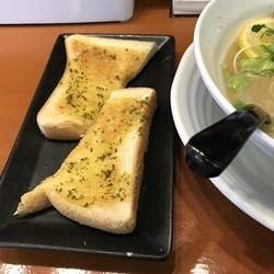 濃厚ちきんそば＆ガーリックトースト