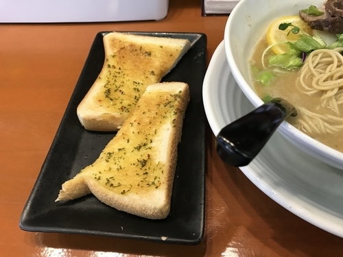 「濃厚ちきんそば＆ガーリックトースト」@麺屋CHIKUWAの写真