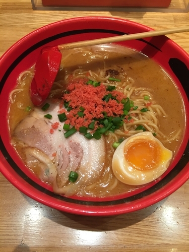 「えびしょうゆ（そのまま）細麺 大盛  890円」@えびそば一幻 新千歳空港店の写真