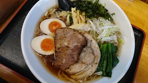 「醤油らーめん全部入り」@みやび屋の写真