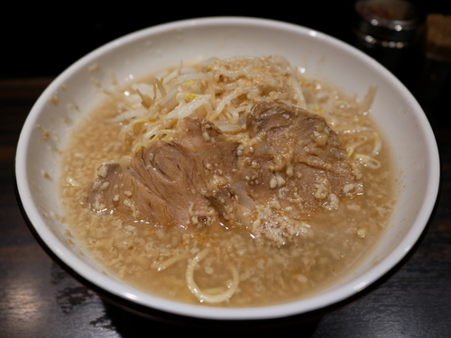 「ラーメン 辛目＋脂」@らーめん蘭 入谷店の写真