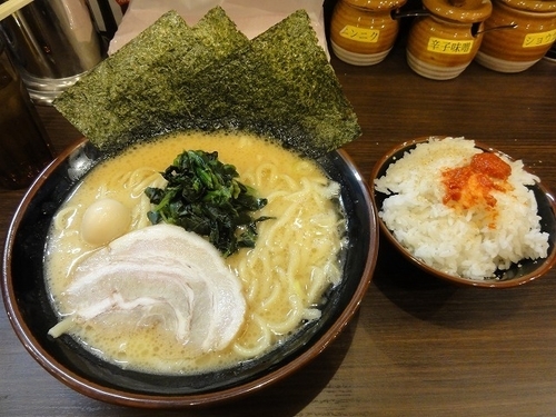 「ラーメン（醤油）700円/ちびビール100円クーポンライス」@横浜家系ラーメン 一刀家 蒲田店の写真