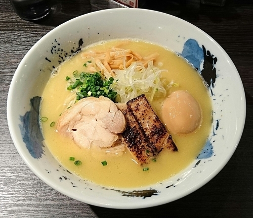 「濃厚鶏そば＋味玉」@鶏そば 雫一 大袋店の写真