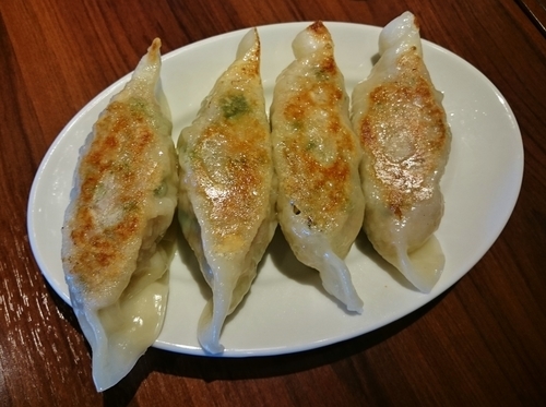 「ぷっくり餃子(4個) 500円」@ゴールデンタイガー 六本木店の写真