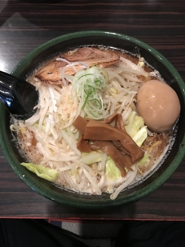 「黒味噌ラーメン 大盛り 味玉」@めんや 蔵の写真