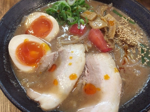 「らー麺 味玉」@麺屋やっとこ 三田店の写真