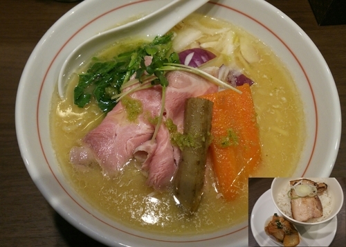 「【限定】京風白味噌ラーメン（豚バラ生姜ご飯付）　1000円」@八咫烏の写真