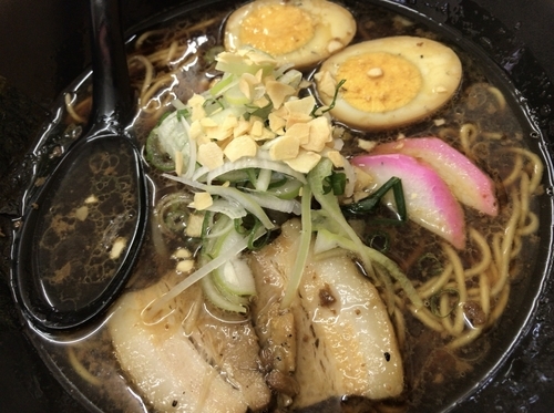 「黒ラーメン」@麺食堂とまとの写真