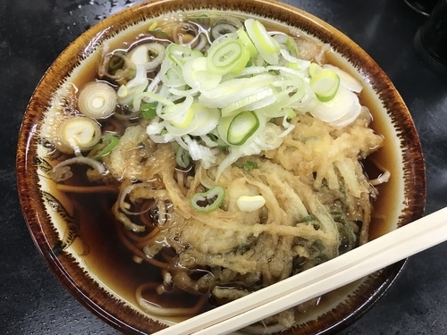 「天ぷらそば【400円】」@立食い 寒川そばの写真