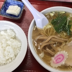 １セット（ラーメン+半ライス・おしんこ付き)580円