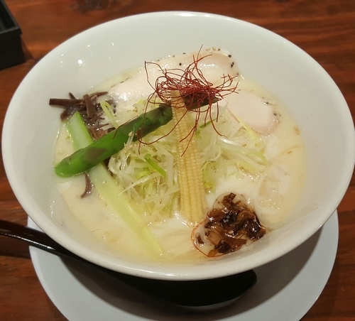 「濃厚鳥白湯塩ラーメン（大盛）」@ラーメン とりたまの写真