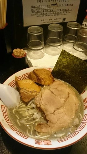 「濃厚中華そば＋角煮」@中華ソバ 伊吹の写真