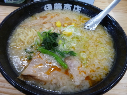 「白の味噌らーめん」@伊藤商店 石巻店の写真