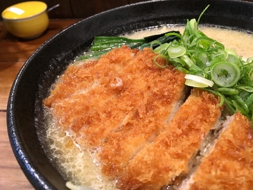 「とんかつ味噌らーめん」@北の大地 三田店の写真