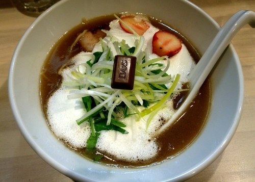 「【2月14日限定】バレンタインラーメン　900円」@濃厚鶏出汁拉麺 吉法師 KIPPOSHIの写真