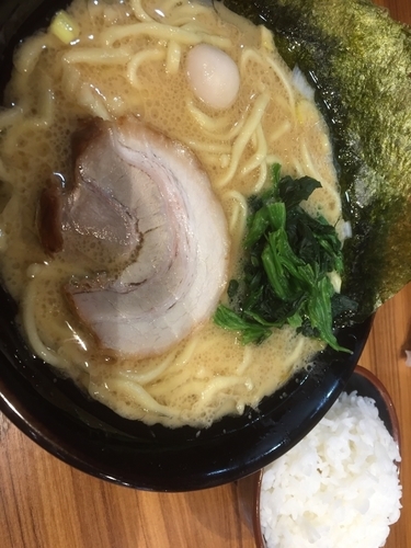 「ラーメン」@横浜家系ラーメン 品川家 三田店の写真