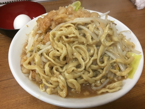 「ラーメン少+生卵」@ラーメンの店 どでん 北浦和店の写真