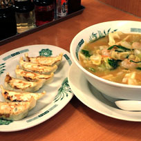 「海老味噌ラーメン＋餃子セット770円＋大盛」@日高屋 小田急町田北口店の写真