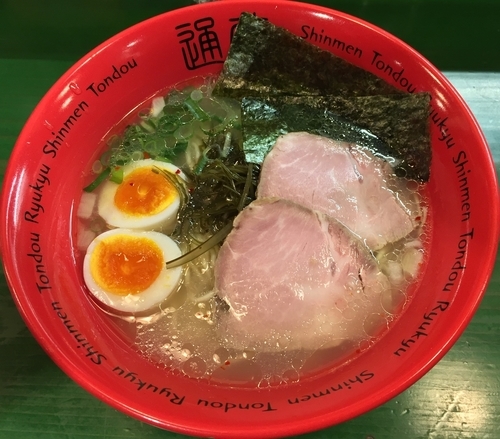 「通堂うま塩味玉ラーメン おんな味（￥880）」@琉球新麺 通堂 横浜ラーメン博物館店の写真