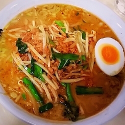 坦々麺　７００円