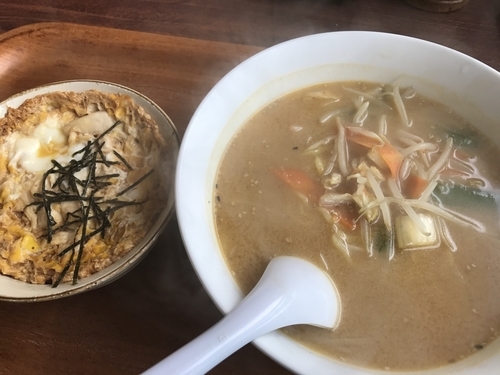 「味噌ラーメン+ミニ親子丼セット800円」@たんぽぽの写真