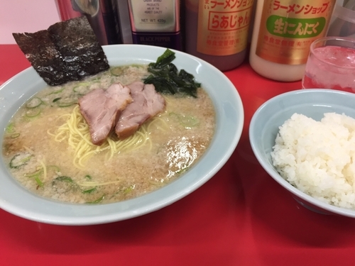 「ラーメン 固め濃いめ多め 半ライス」@ラーメンショップ 厚木岡田店の写真
