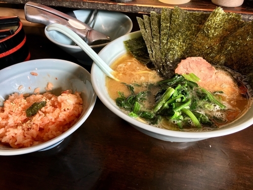 「海苔増しラーメン 並 (カタメ、オオメ) ¥700」@横浜ラーメン 武蔵家 三鷹店の写真