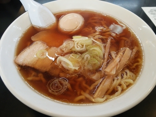 「醤油ラーメン(煮玉子乗せ)」@喜多方ラーメン 来夢 郡山横塚店の写真