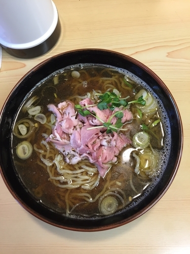 「煮干ラーメン 青＋ローストビーフ丼 小」@煮干ラーメンとローストビーフ パリ橋の写真