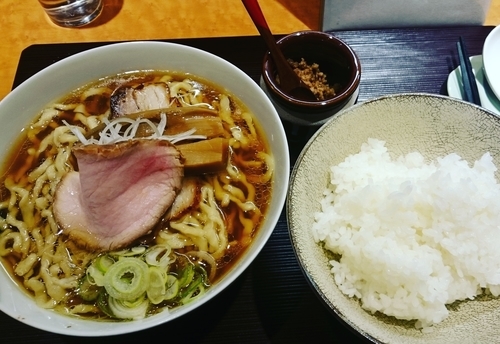 「醤油（750円）＋大盛り（100円）＋ごはん（100円）」@麺 みつヰの写真
