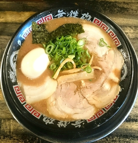 「とんこつラーメン 半熟味玉」@無鉄砲 東京中野店の写真