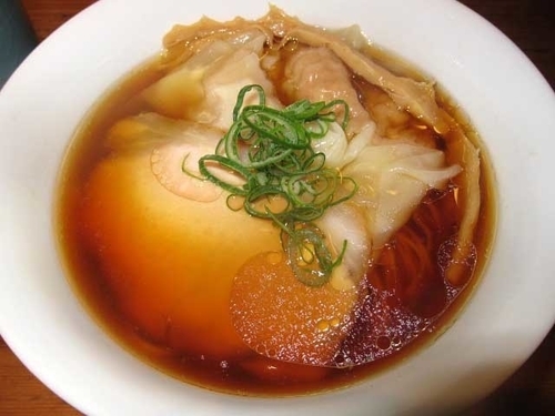 「ワンタン醤油ラーメン　950円」@ラーメン屋 トイ・ボックスの写真