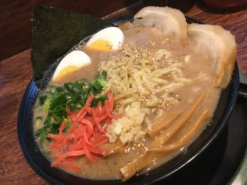 「極老とんこつ 卵トッピング」@博多とんこつ 天神旗の写真