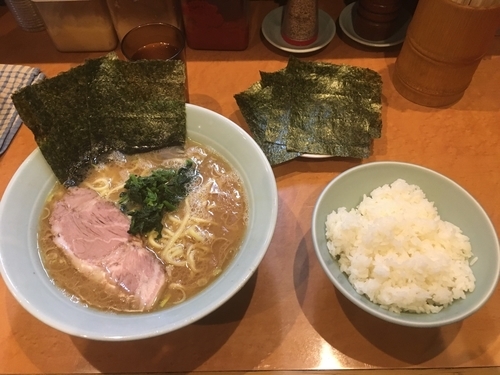 「ラーメン中+のり増し+ライス／￥750+100+150」@横浜らーめん 寿三家の写真