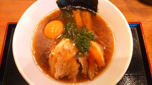 「半熟味玉中華そば930円」@日本の中華そば富田 成田空港店の写真