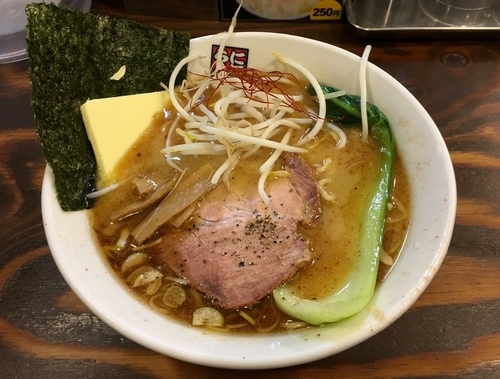 「味噌バター煮干しらーめん ［期間限定］」@煮干しらーめん 玉五郎 東京新宿店の写真